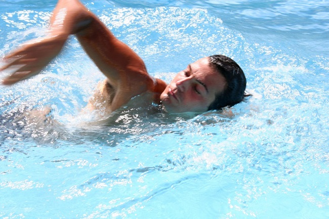 Bơi lội mỗi ngày- lời khuyên giúp nam giới tránh xa yếu sinh lý 